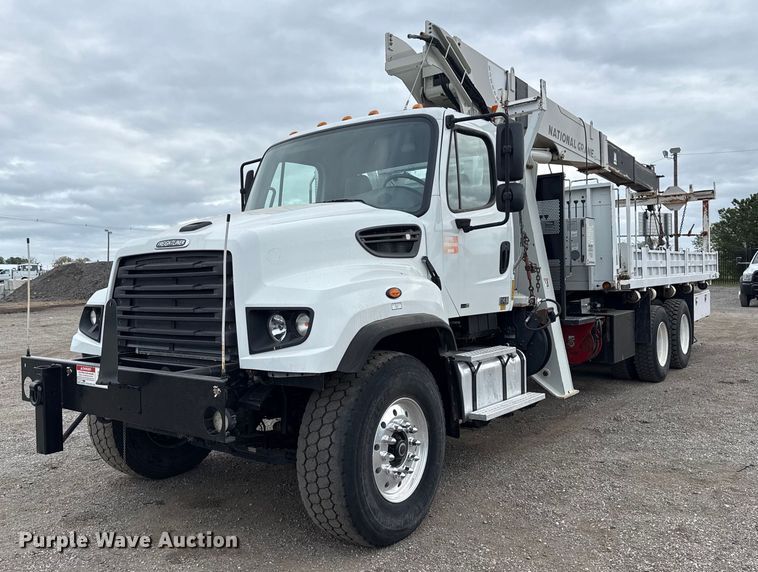 2013 Freightliner 114SD crane truck - EG5711