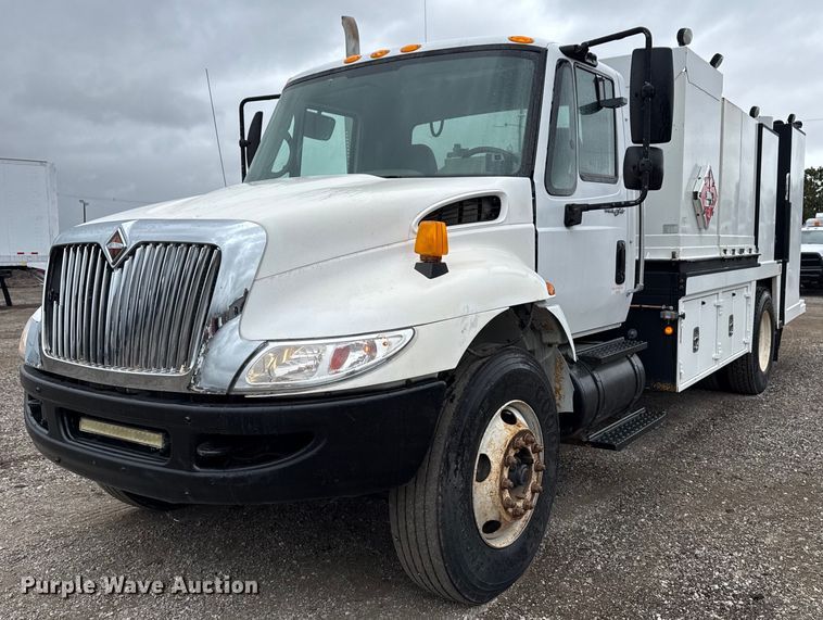 2010 International 4300 utility / service truck - EG5720