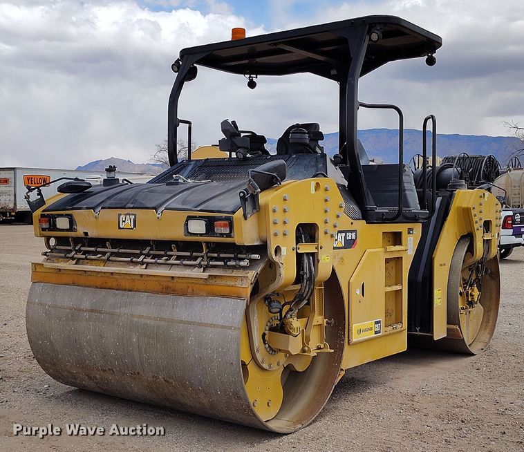 2021 Caterpillar CB16 double drum vibratory roller - EH0224