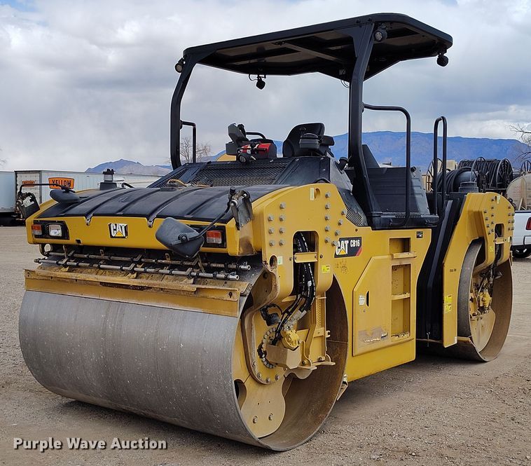 2021 Caterpillar CB16 double drum vibratory roller - EH0225