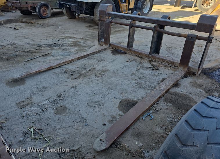 95.5" L wheel loader forks - EH8808