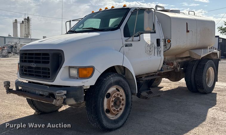 2000 Ford F650 Super Duty XL water truck - EJ3643
