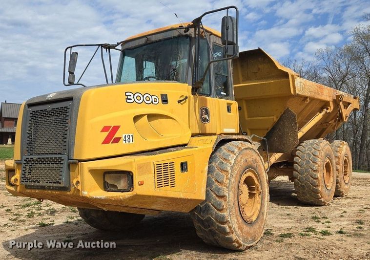2006 John Deere 300D articulated haul truck - EJ7401