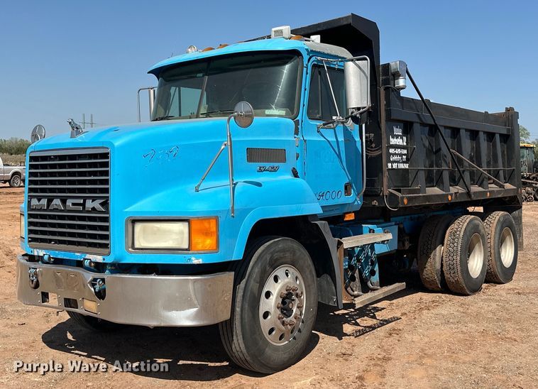 2001 Mack  CH613 dump truck - EJ8632