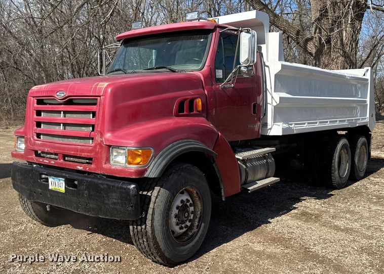 2000 Sterling  L8511 dump truck - EM3724