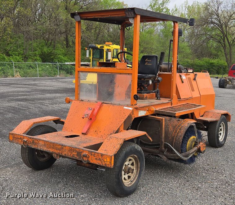 2009 Broce RJ-350 broom - EM7081