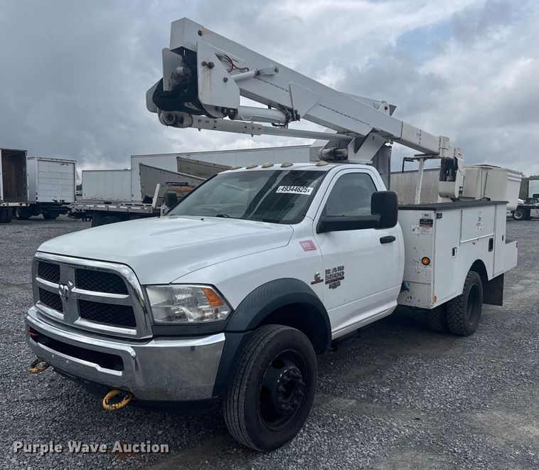 2015 Dodge Ram 5500 bucket truck - YA0388