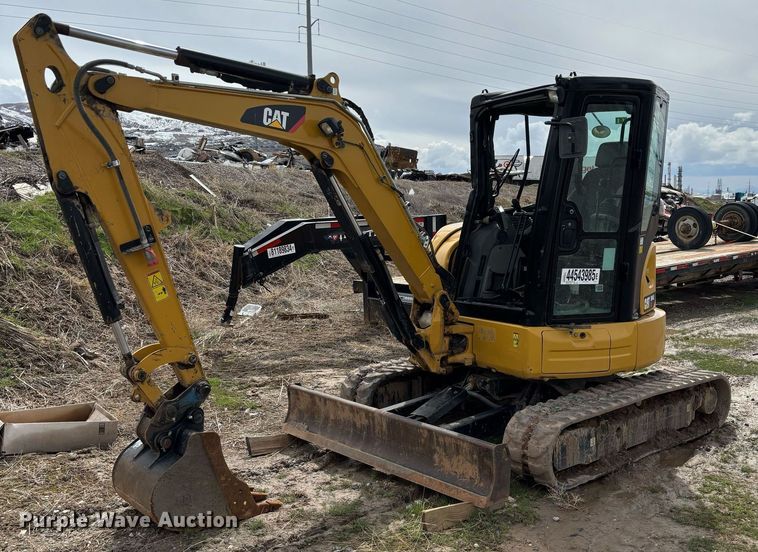 2016 Caterpillar 304E2 CR mini excavator - YA0450