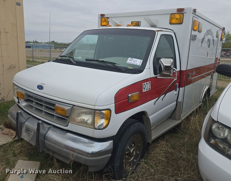 1994 Ford E350 ambulance - DO7893