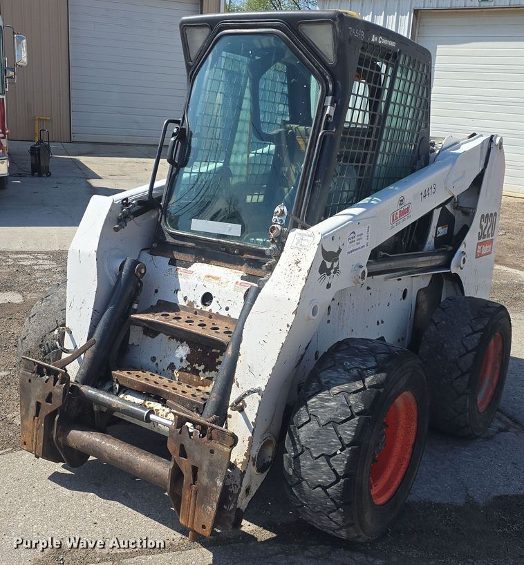 2005 Bobcat S220 skid steer loader - DO7906