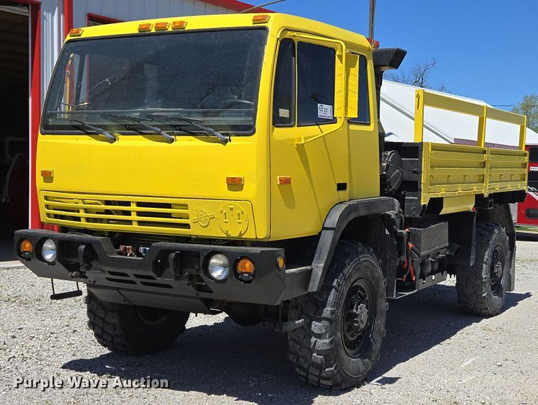 2002 Stewart & Stevenson LMTV flatbed truck - DP6332