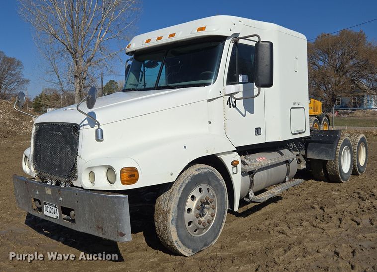 2005 Freightliner Century Class semi truck - DT7122