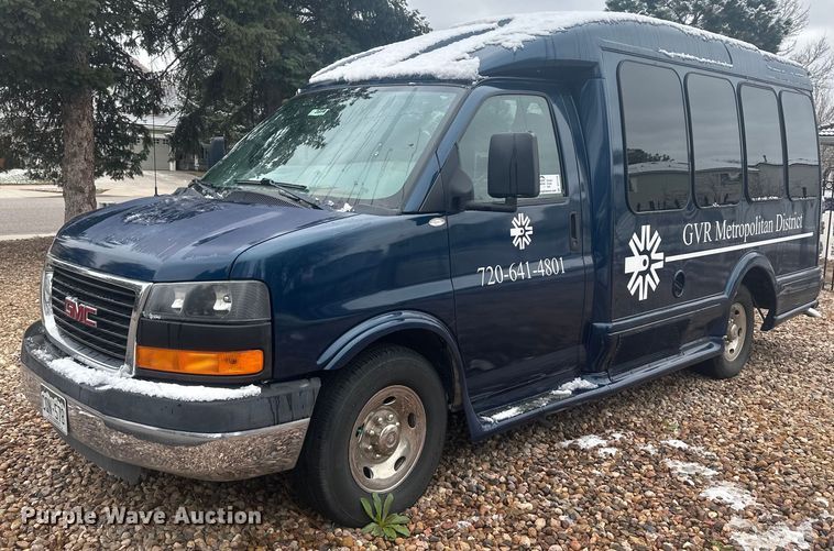 2011 GMC Savana G3500 shuttle bus - DT7125