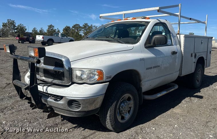 2005 Dodge Ram 2500 utility bed pickup truck - DT7166