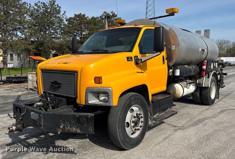 2006 Chevrolet C7500 oil distributor truck - DU3469