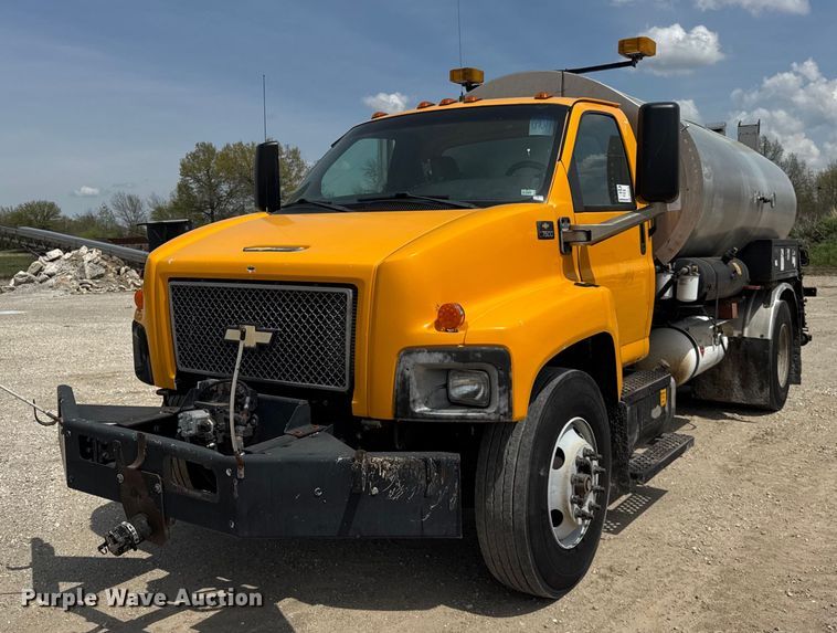 2006 Chevrolet C7500 oil distributor truck - DU3476