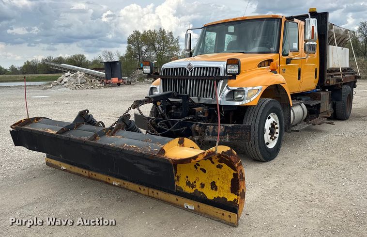 2006 International 7400 Crew Cab dump flatbed truck - DU3481