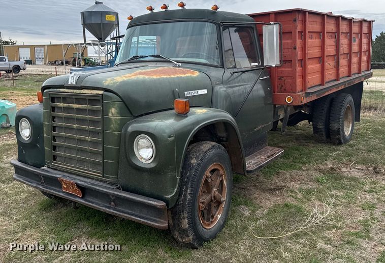 1978 International LoadStar 1600 grain truck - EG6301
