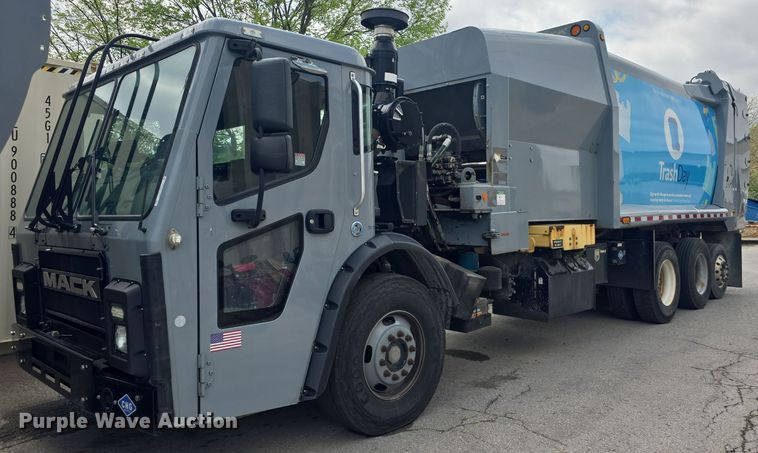 2019 Mack LR64E refuse truck - EK5048