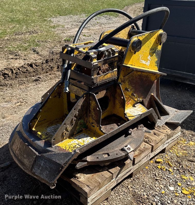 Alamo 52II Grizzly  excavator tree saw - EM3813