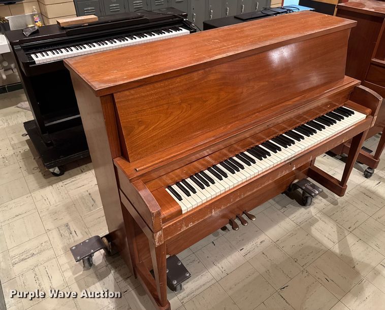 Baldwin piano - EM3880