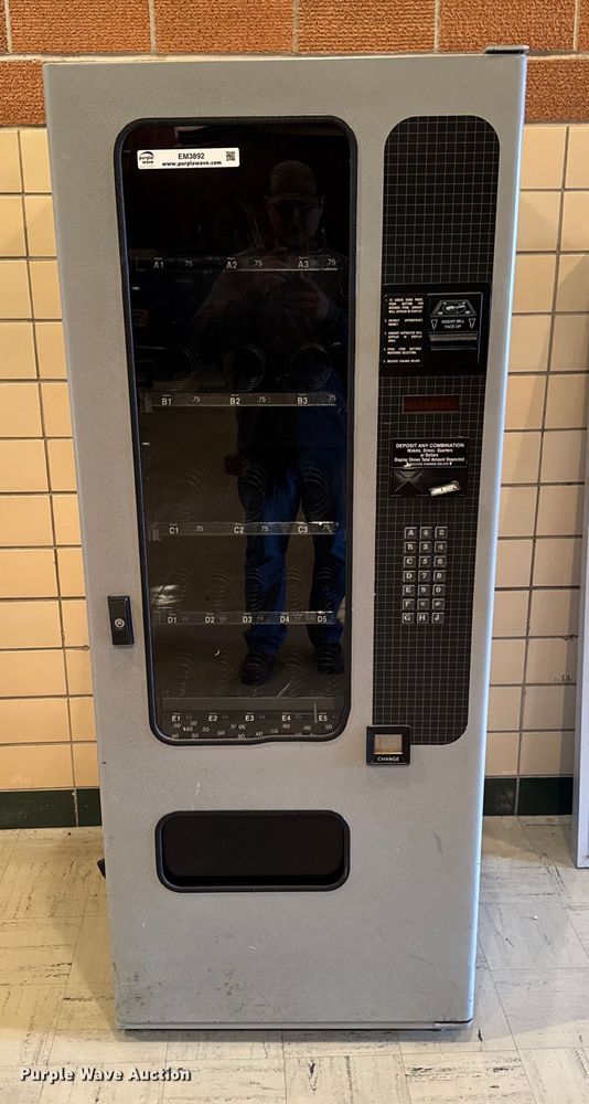 FSI 3039 vending machine - EM3892