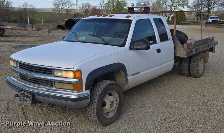 1998 Chevrolet  K3500  Ext. Cab flatbed pickup truck - EM7020