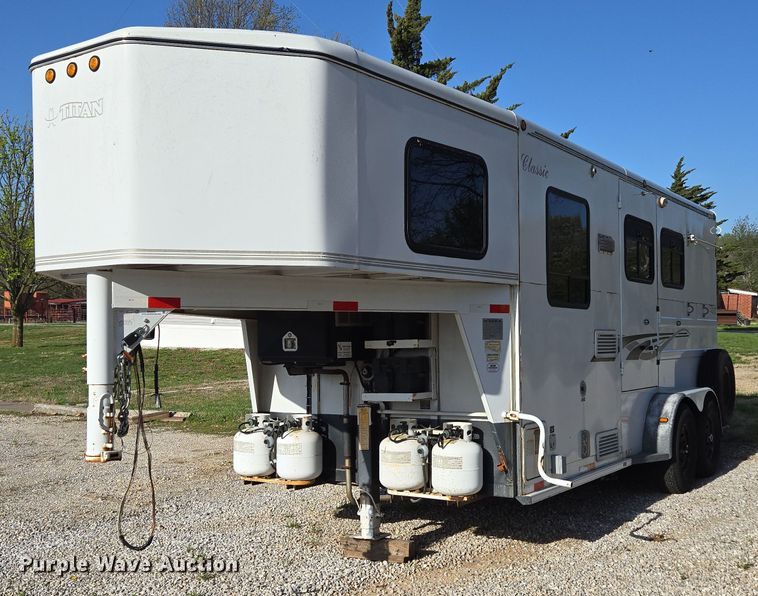 2001 Titan Trailer Mfg. Inc. horse trailer - EN3559