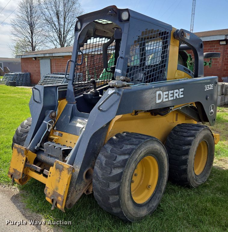 2014 John Deere 332E skid steer loader - EN3614