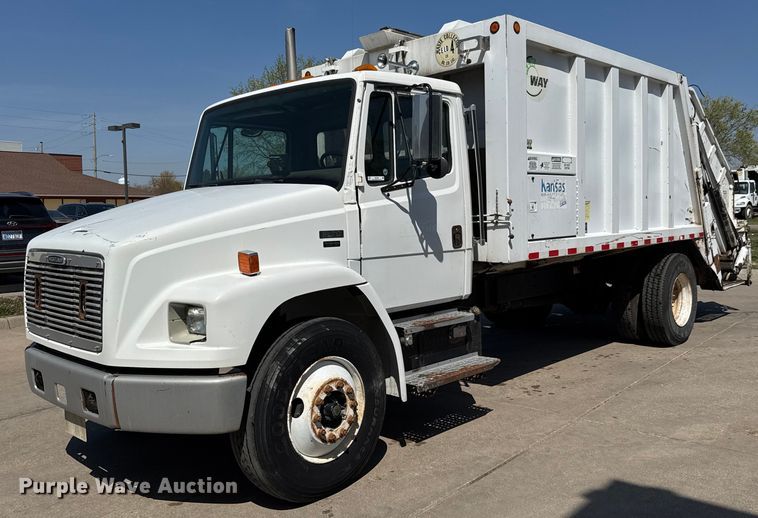 2002 Freightliner Business Class M2 refuse truck - EQ1290