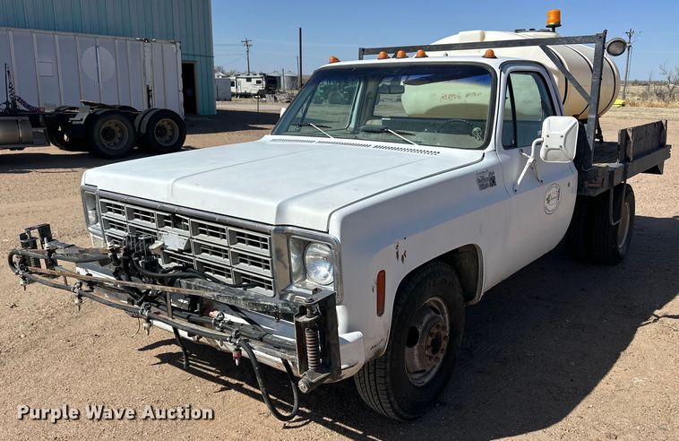 1977 Chevrolet C30 flatbed pickup truck - EQ4577