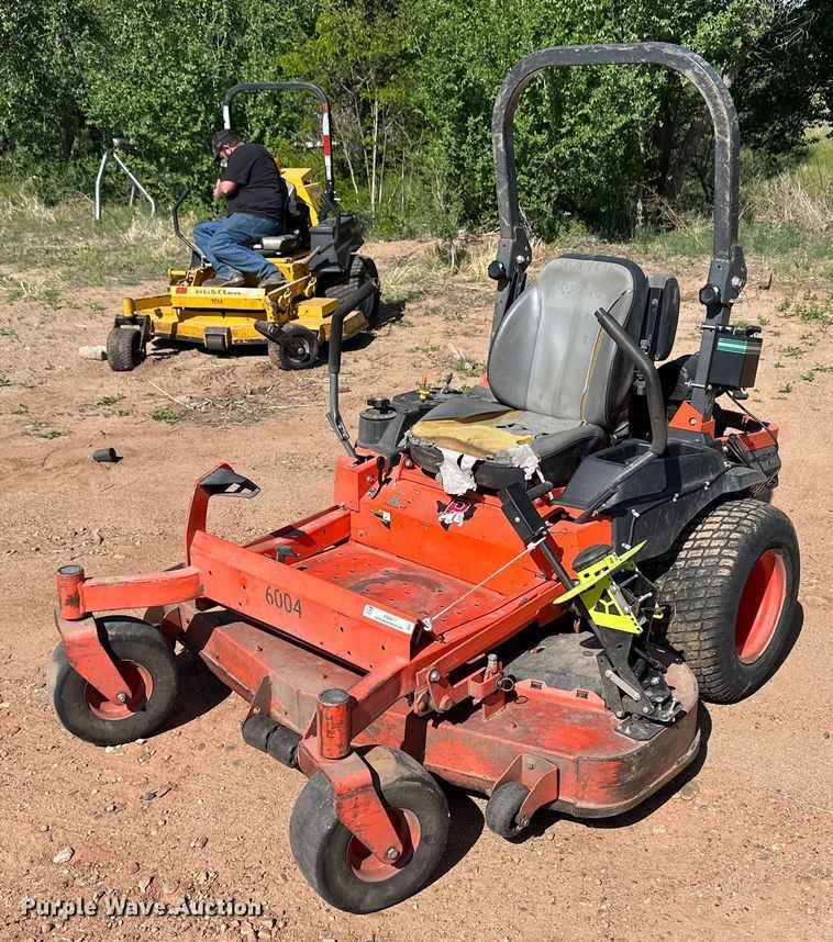 Kubota ZTR lawn mower - EQ4617