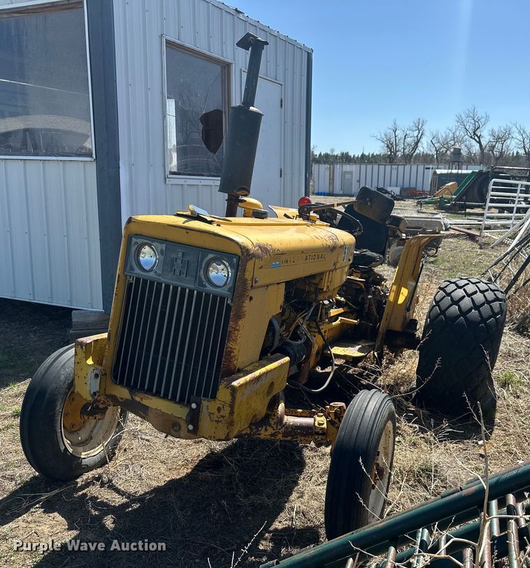 International Harvester 2444 tractor - ER5214