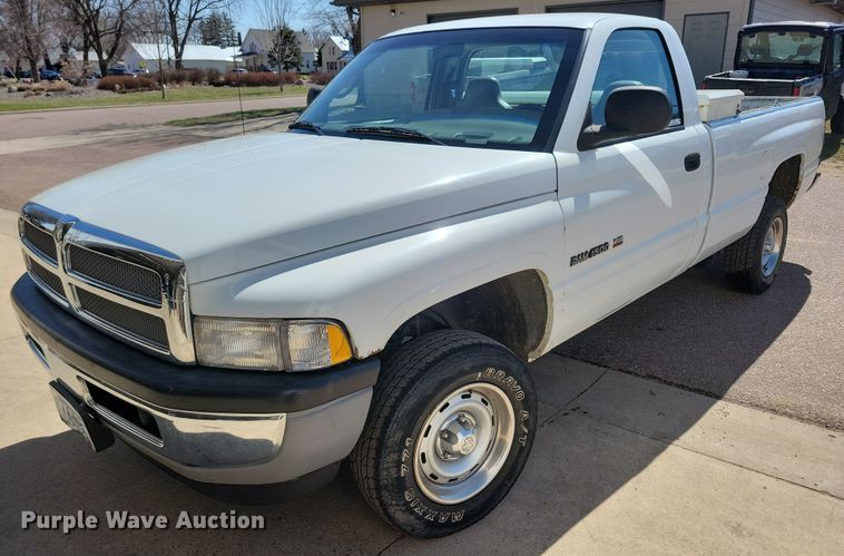 1999 Dodge Ram 1500 pickup truck - NV9770