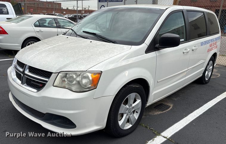 2013 Dodge Grand Caravan van - OB9652