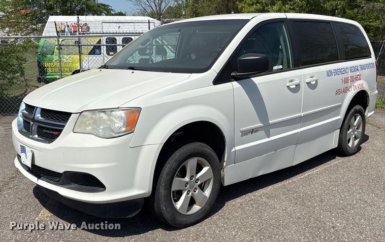 2013 Dodge Grand Caravan handicap accessible van - OB9662