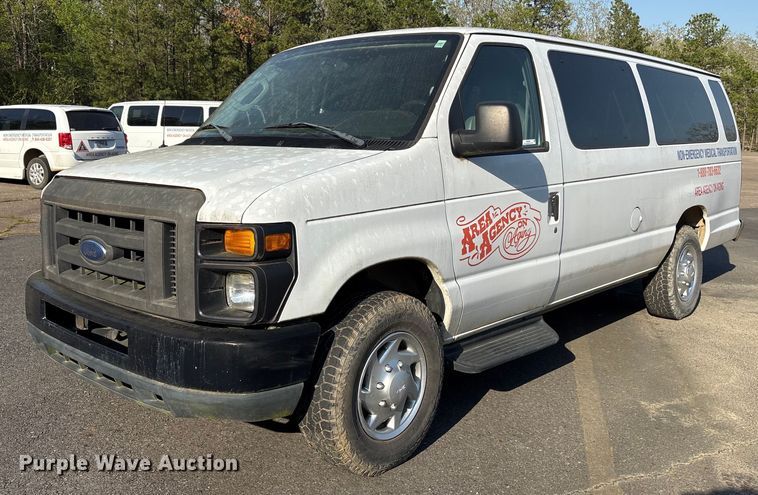 2013 Ford E350 Super Duty XL van - OB9664