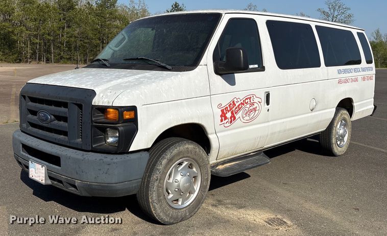 2013 Ford E350 Super Duty XL van - OB9665