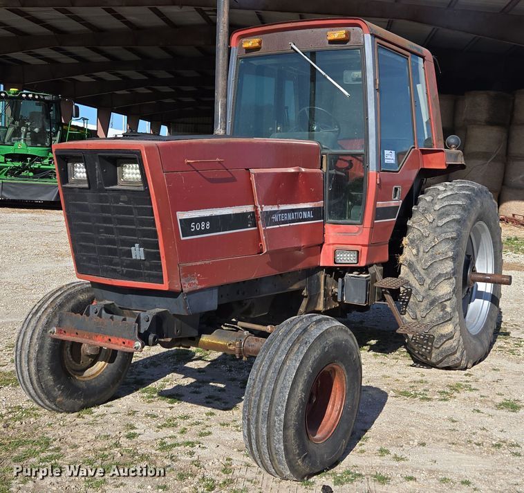 1981 International 5088 tractor - DE2149