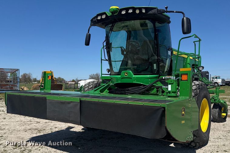2021 John Deere W235 swather / windrower - DE2151