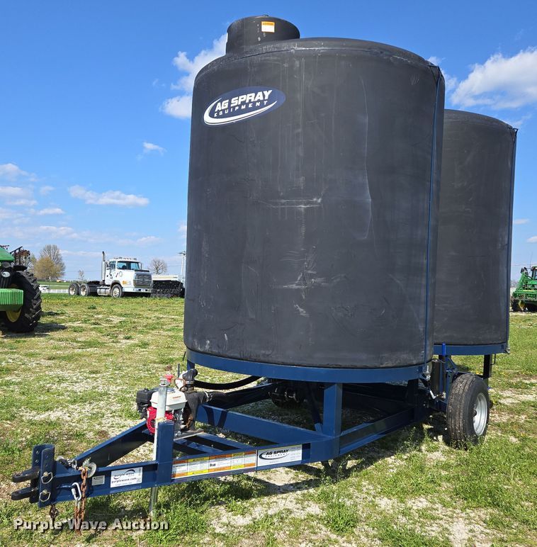 Ag Spray Equipment Double Cone nurse tank trailer - DE2161