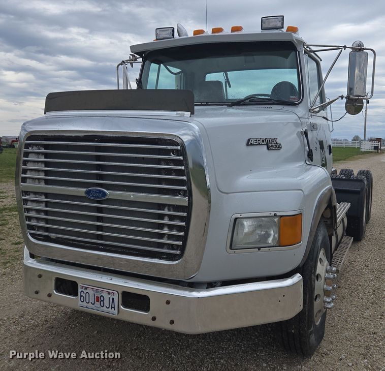 1995 Ford L9000 semi truck - DE2162