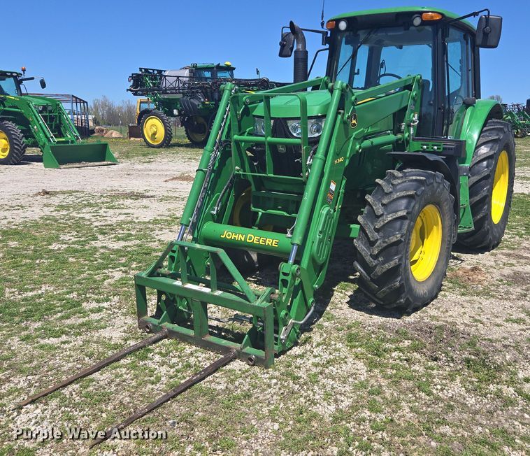 2014 John Deere 6105M MFWD tractor - DE2168