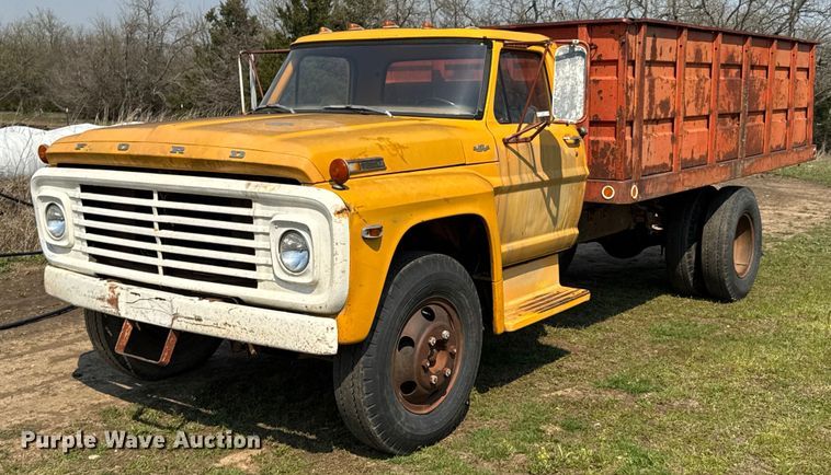 1970 Ford 600 grain truck - DO0821