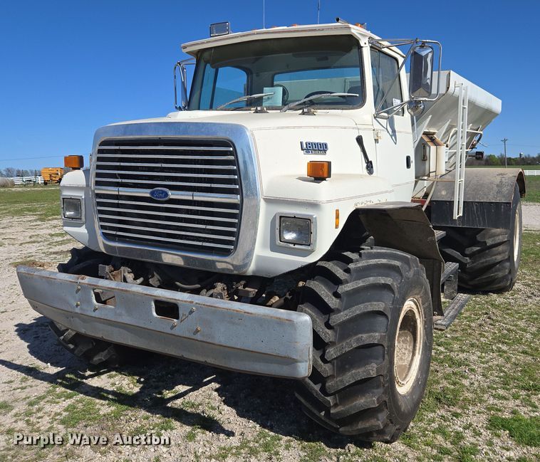1994 Ford L8000 spreader - DP6293