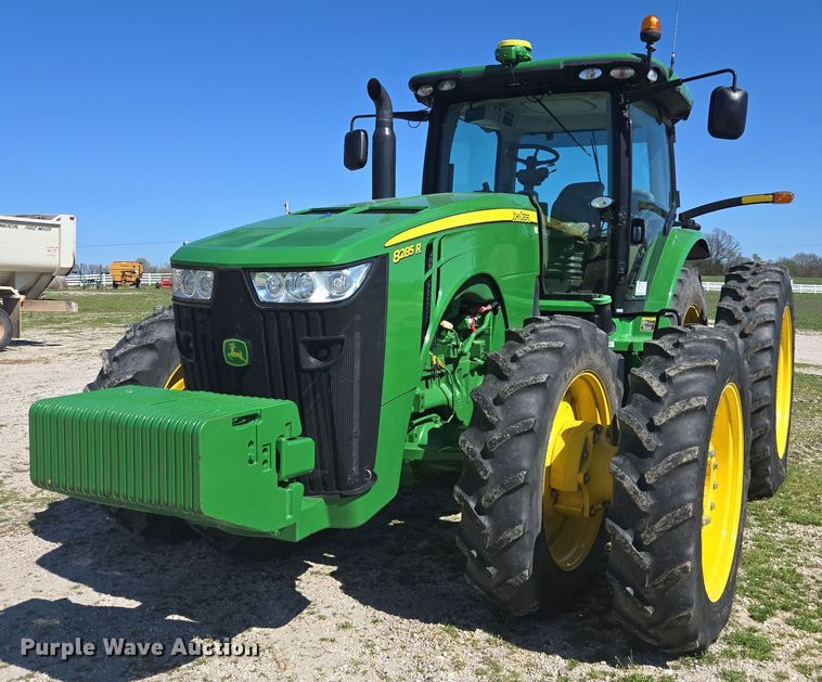 2012 John Deere 8285R MFWD tractor - DP6306