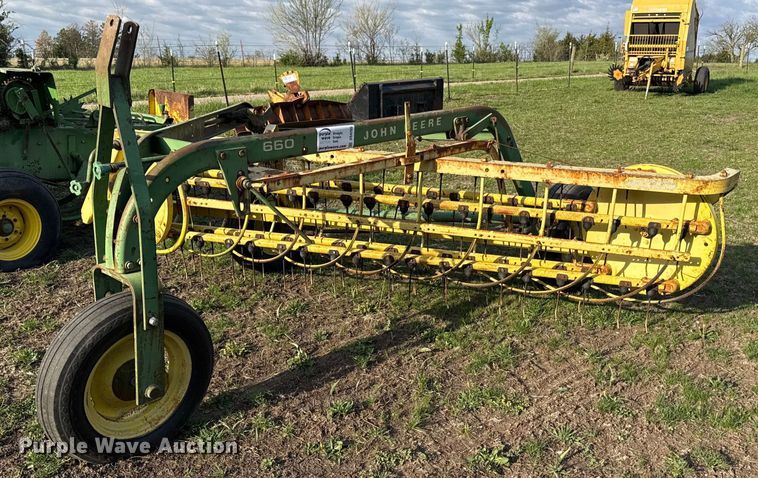 John Deere 660 hay rake - DS4265