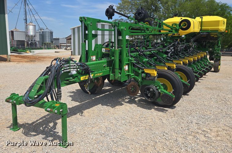 2023 John Deere 1775NT no-till planter - DW1906