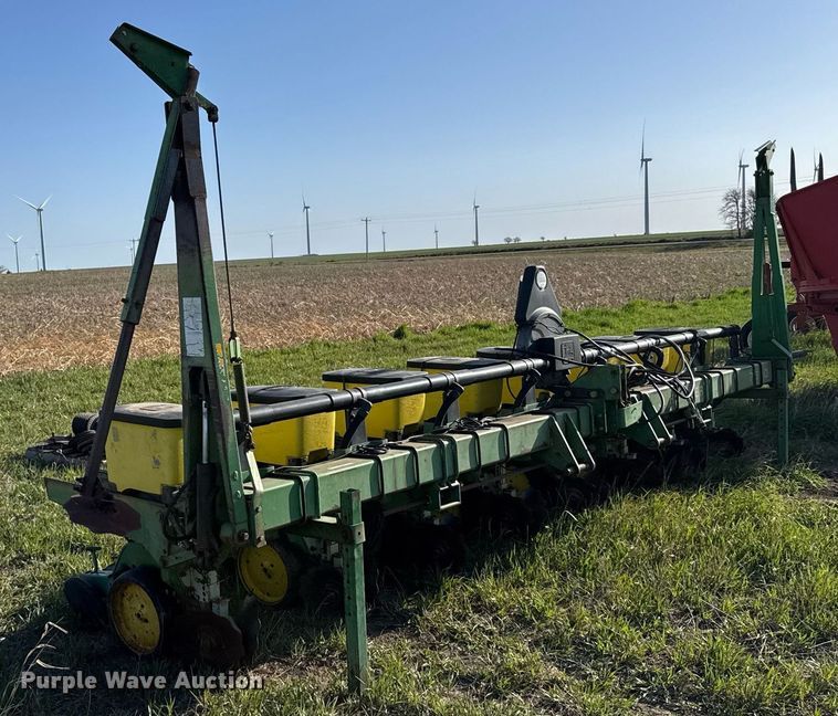 1988 John Deere 7300 planter - EG6355