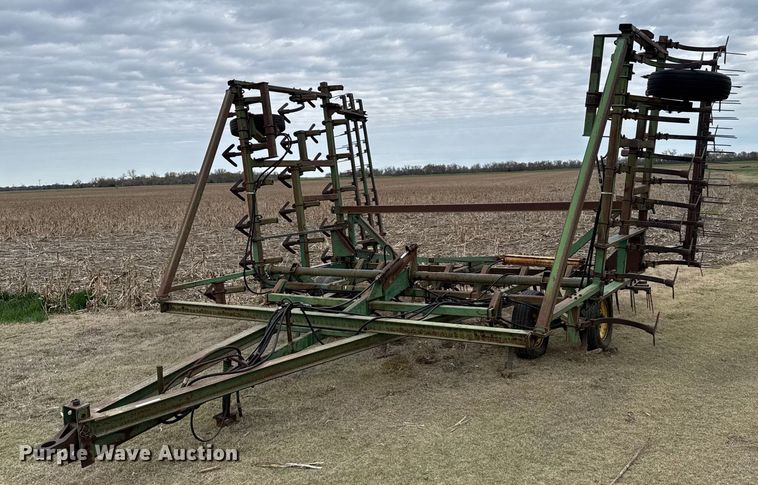 John Deere 1000 field cultivator - EG6370